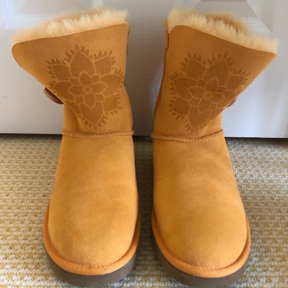 mustard ugg boots